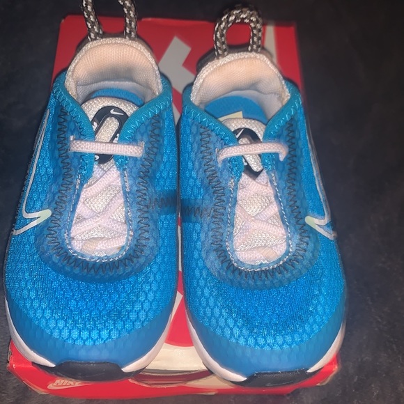 Nike Sneakers size 5c - Picture 2 of 3